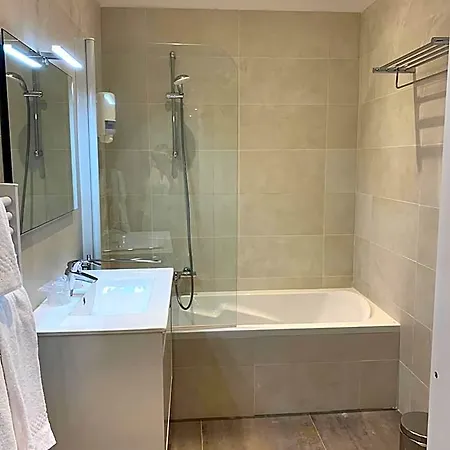 Share 3* 尼斯